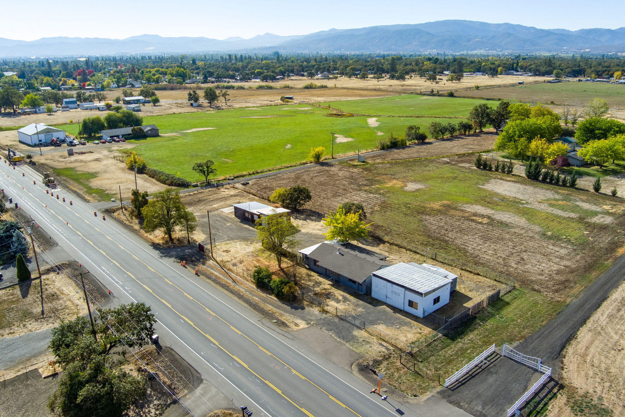 6865 Table Rock Road Central Point, OR 97502 - Photo 2 of 46 TRR (16)