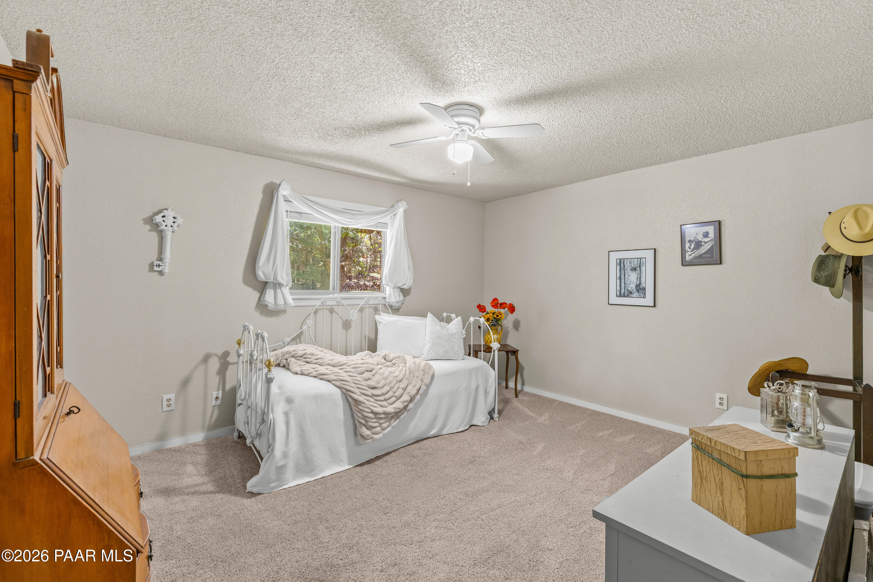 5801 Ridge Drive Flagstaff, AZ 86004 - Photo 25 of 60 Guest Bedroom 2