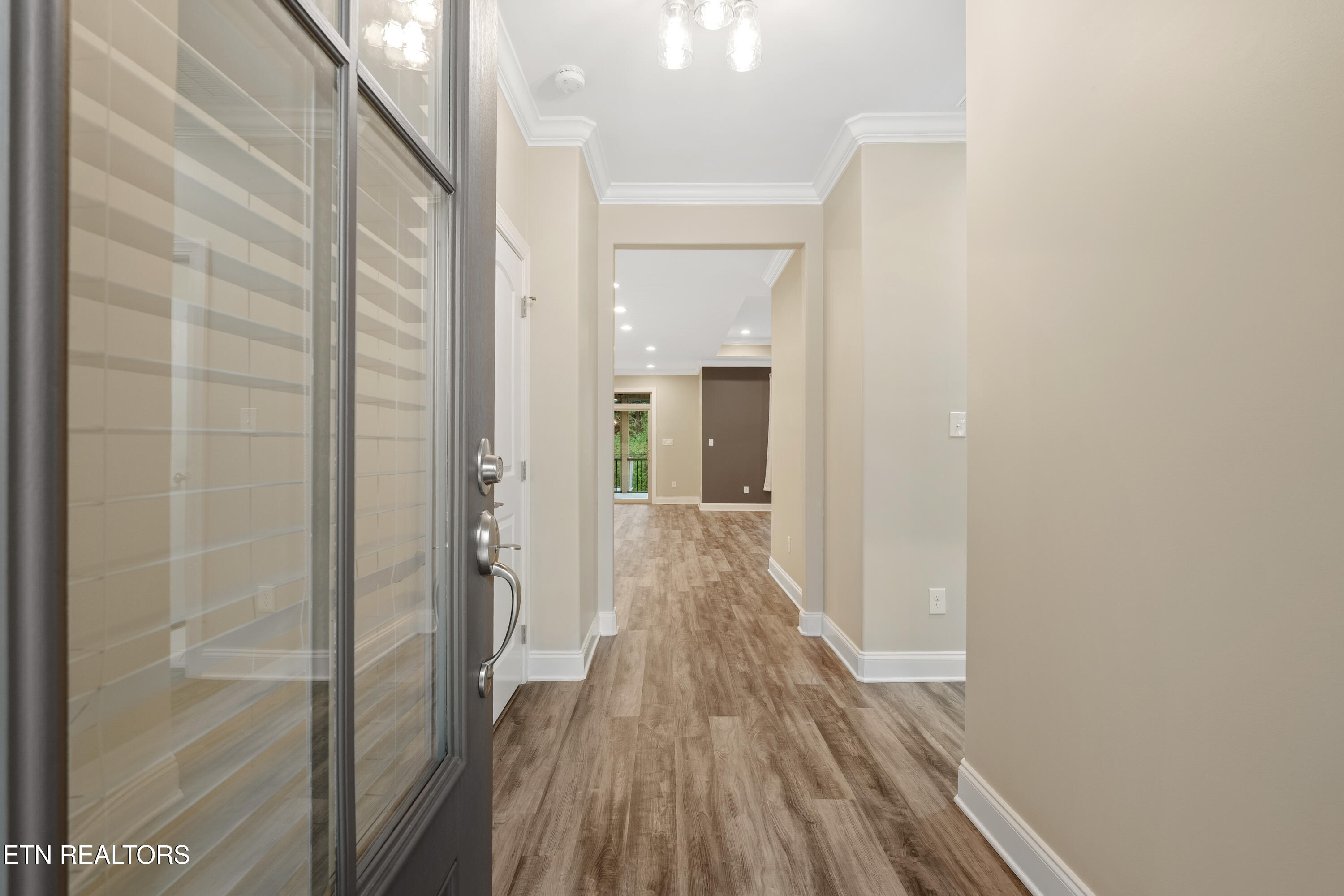104 Inola Place Loudon, TN 37774 - Photo 3 of 49 Foyer