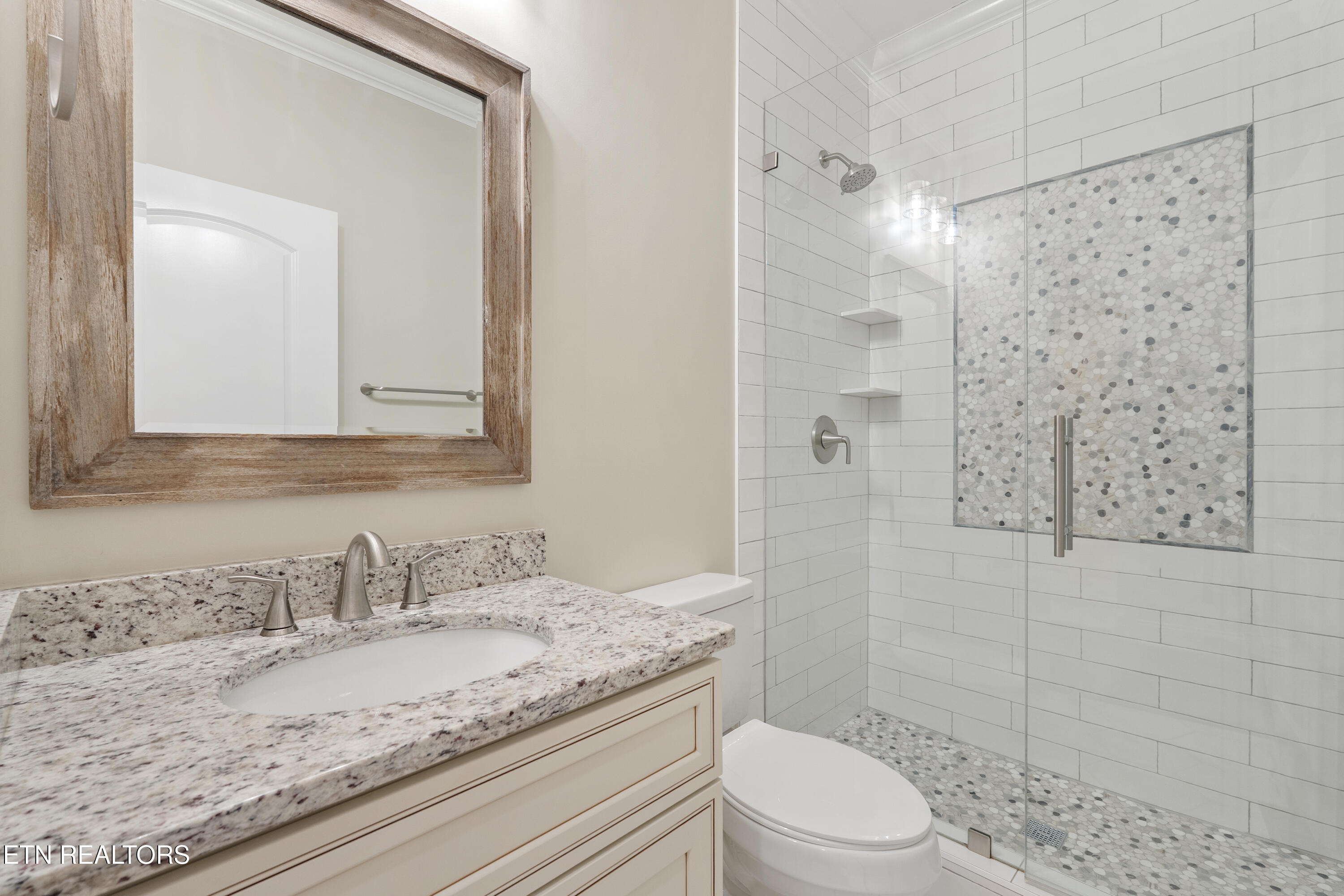 104 Inola Place Loudon, TN 37774 - Photo 29 of 49 Guest Bathroom