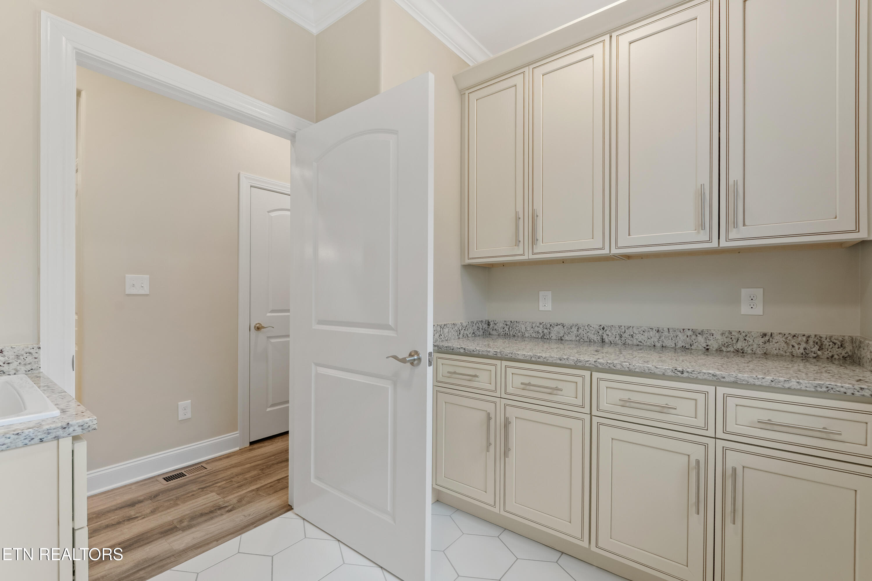 104 Inola Place Loudon, TN 37774 - Photo 35 of 49 Laundry Room