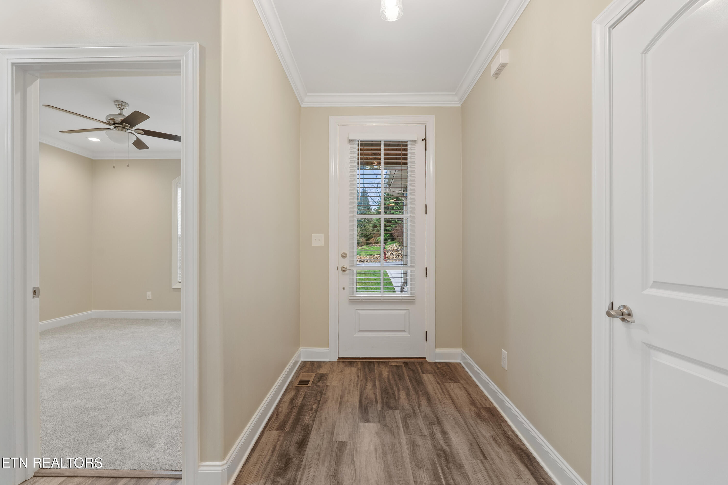104 Inola Place Loudon, TN 37774 - Photo 5 of 49 Foyer