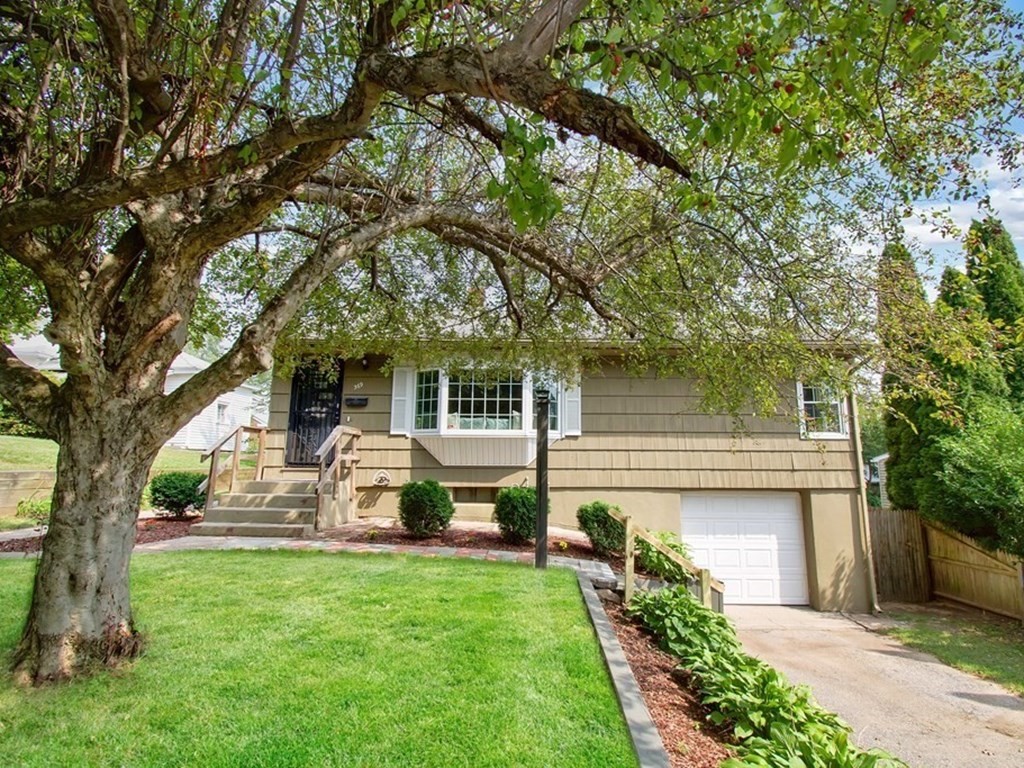 369 Commonwealth Avenue Springfield, MA 01108 - Photo 1 of 32