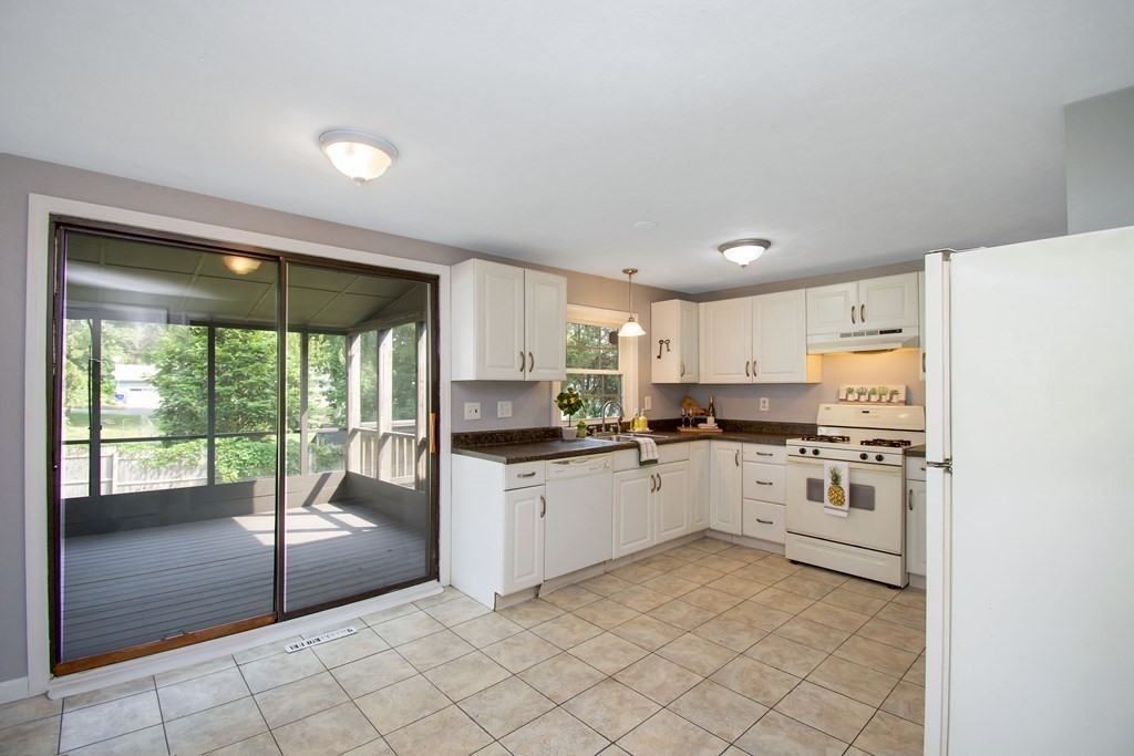 369 Commonwealth Avenue Springfield, MA 01108 - Photo 8 of 32