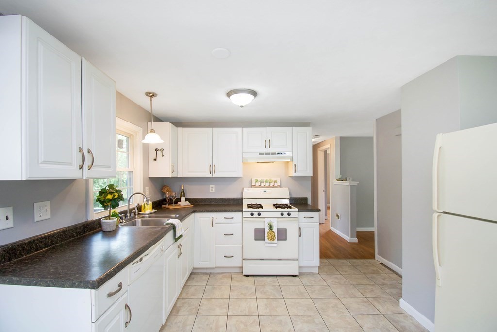 369 Commonwealth Avenue Springfield, MA 01108 - Photo 9 of 32