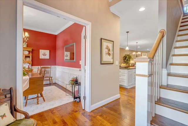a view of a livingroom with furniture and a livingroom
