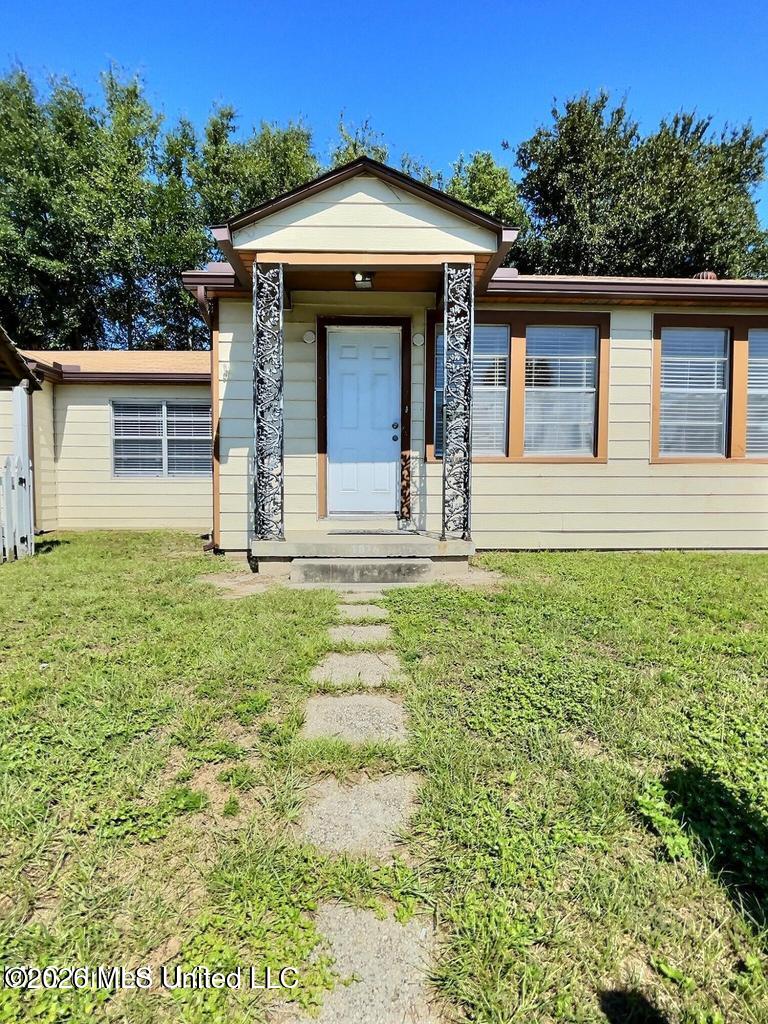 1076 Cherokee Street Biloxi, MS 39530 - Photo 2 of 25 20251010143936845600000000-o