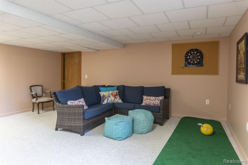 1058 Bloomview Circle Rochester, MI 48307 - Photo 45 of 64
