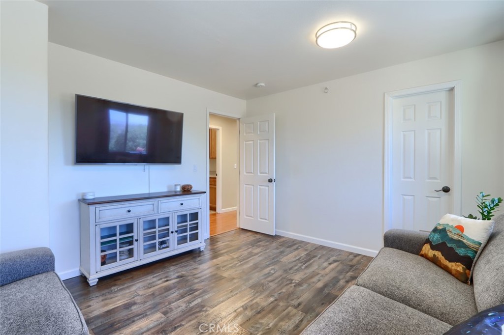 6097 Sherlock Road Midpines, CA 95345 - Photo 19 of 63 a living room with furniture and a flat screen tv