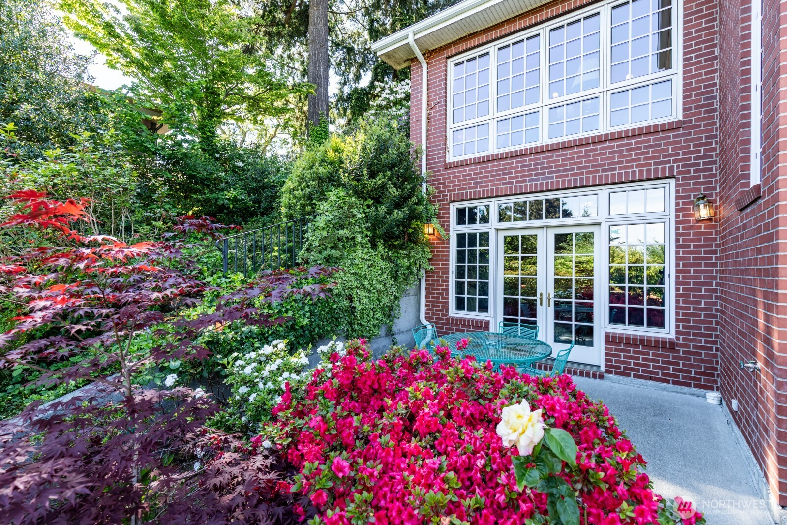 6681 Northeast Windermere Road Seattle, WA 98115 - Photo 9 of 39 Gallery Image 9