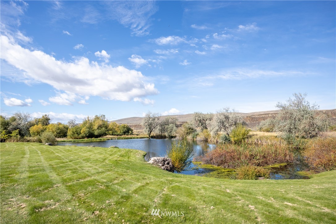 700 Coulee Meadows Road Waterville, WA 98858 - Photo 15 of 25 a view of a lake with houses in the back