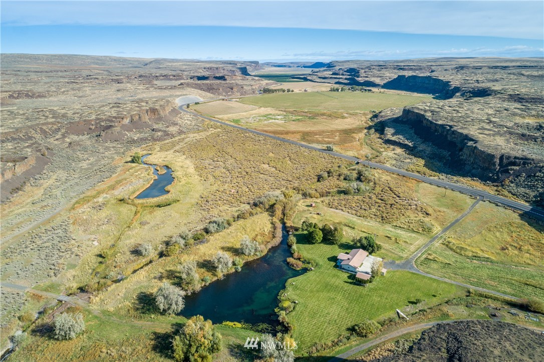 700 Coulee Meadows Road Waterville, WA 98858 - Photo 20 of 25 a view of an ocean and beach