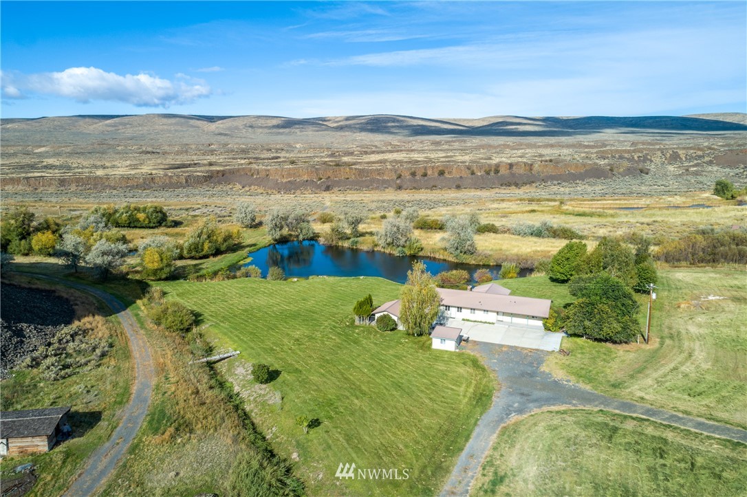 700 Coulee Meadows Road Waterville, WA 98858 - Photo 23 of 25 a view of an ocean and beach