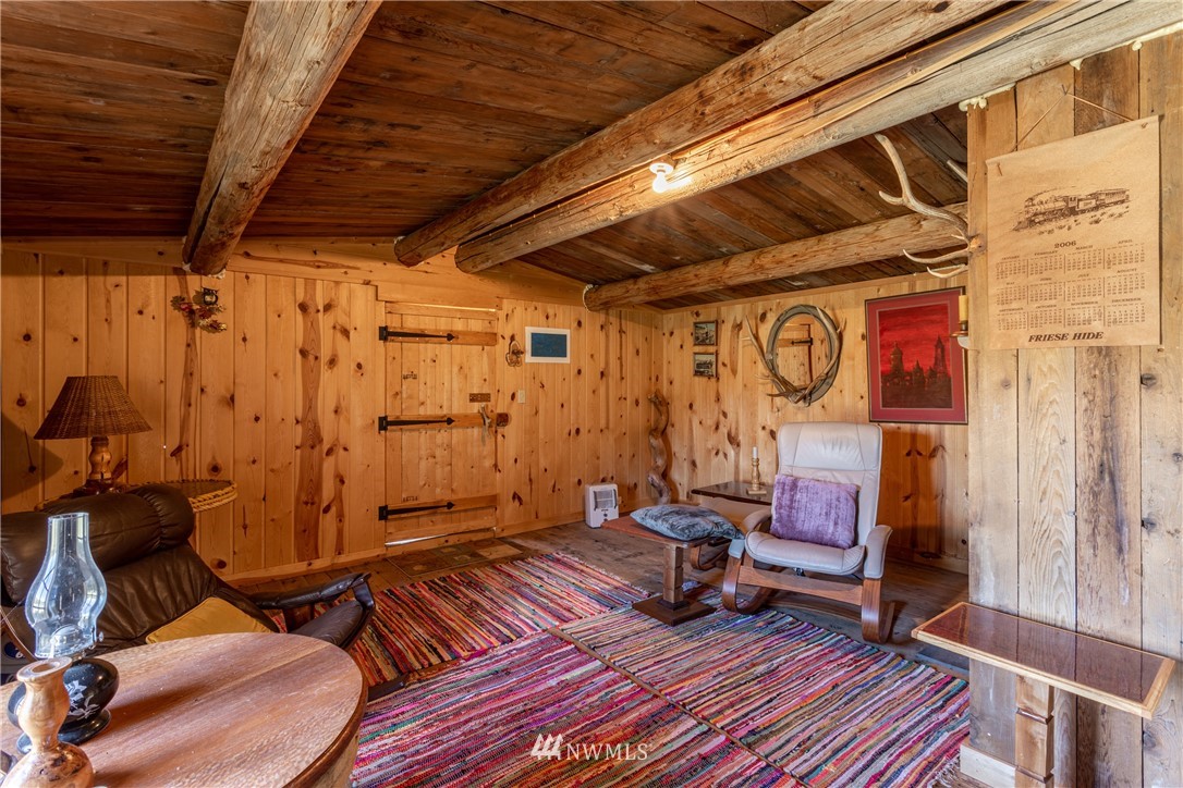 700 Coulee Meadows Road Waterville, WA 98858 - Photo 8 of 25 a outdoor space with lots of furniture and wooden floor