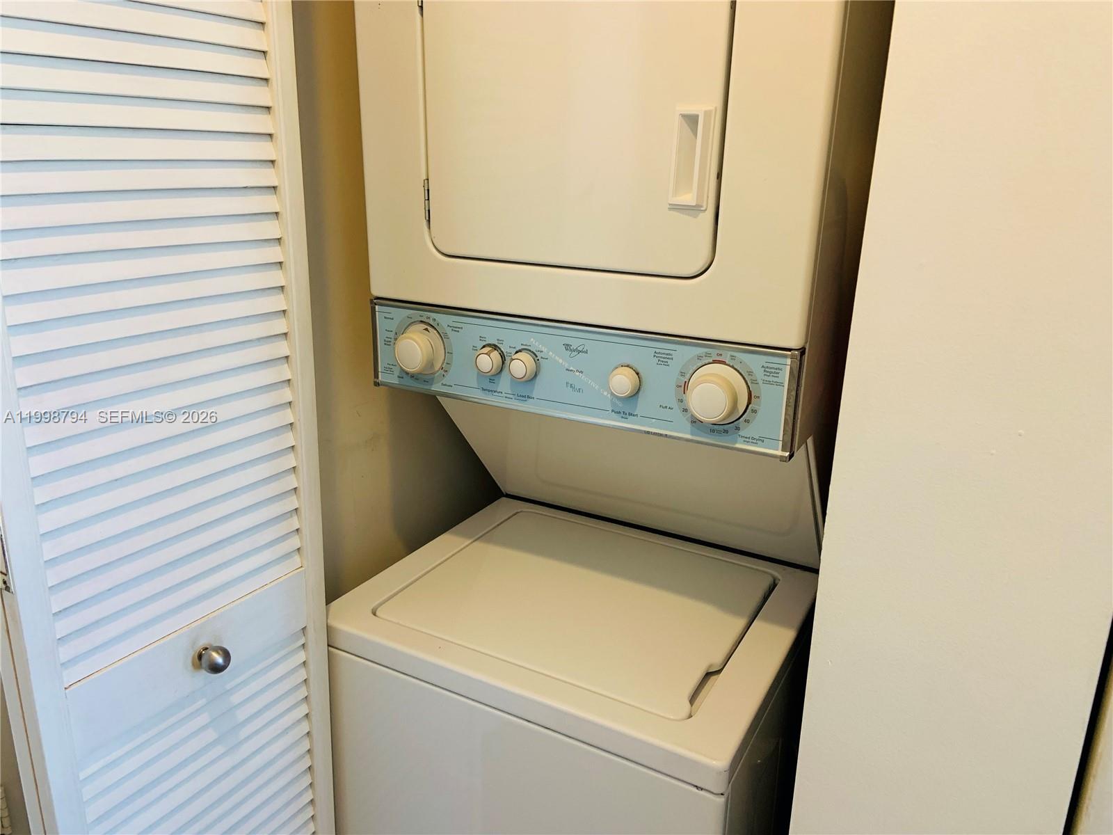 801 Brickell Key Boulevard, Unit 3207 Miami, FL 33131 - Photo 28 of 67 a utility room with dryer and washer