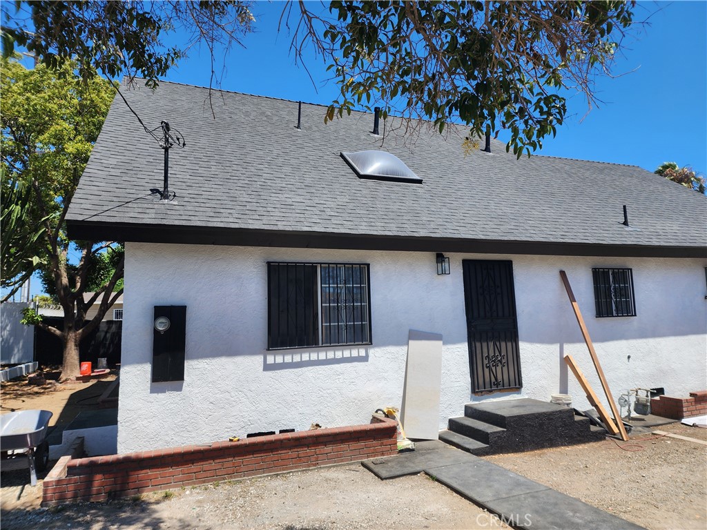 700 East Compton Boulevard Compton, CA 90220 - Photo 5 of 21 a view of a house with a patio