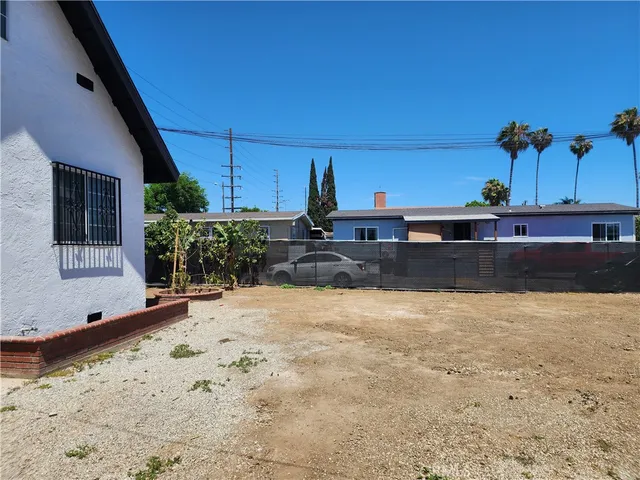 a view of a backyard of the house