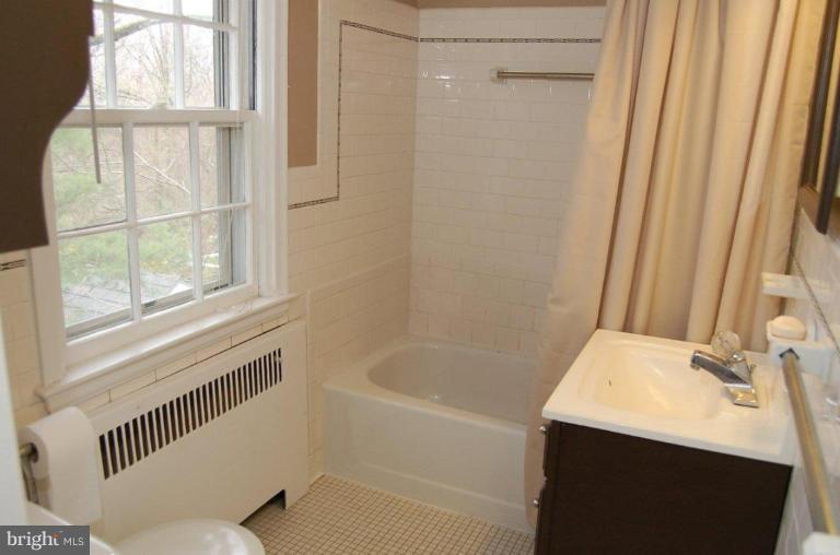 4623 Wilmslow Road Baltimore, MD 21210 - Photo 16 of 30 Bath #2