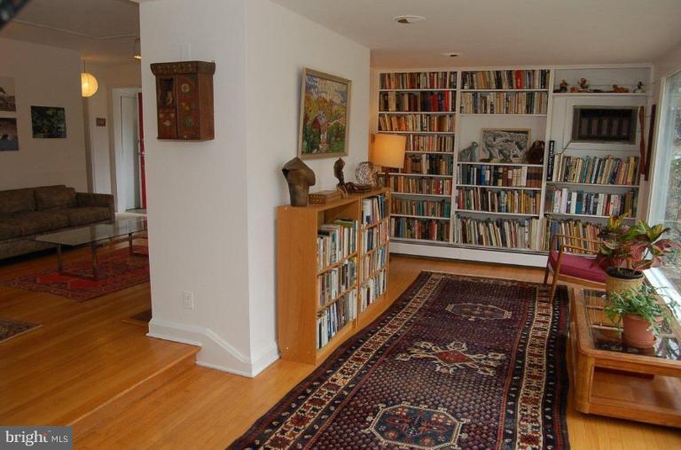 4623 Wilmslow Road Baltimore, MD 21210 - Photo 6 of 30 Sunroom