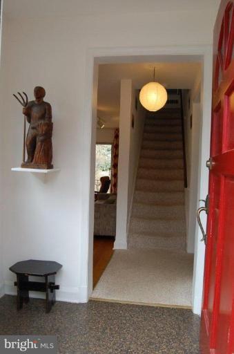 4623 Wilmslow Road Baltimore, MD 21210 - Photo 9 of 30 Entrance / Foyer