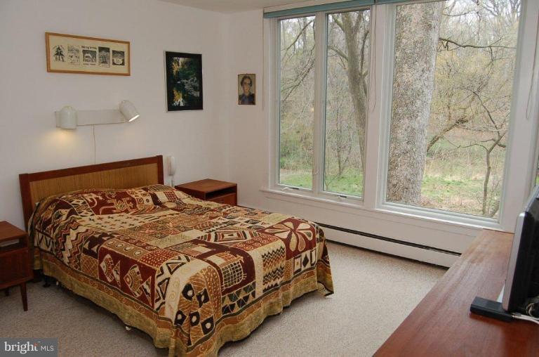 4623 Wilmslow Road Baltimore, MD 21210 - Photo 10 of 30 Master Bedroom