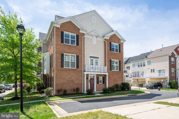 $685,000 | 25491 Amber Gate Terrace, Chantilly, VA 20152