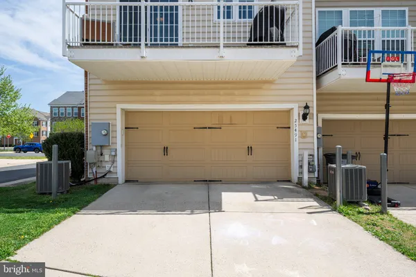 $685,000 | 25491 Amber Gate Terrace, Chantilly, VA 20152