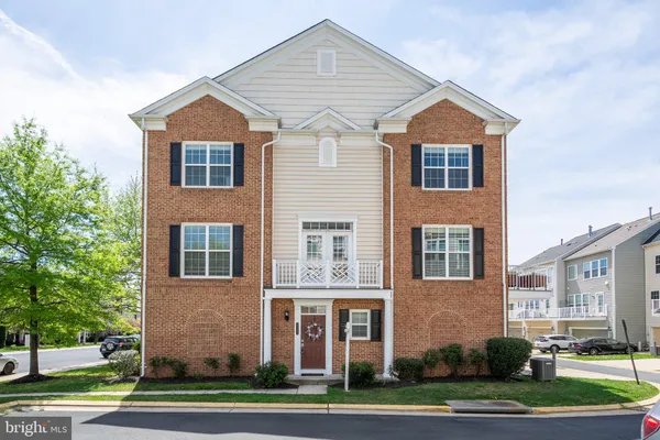 $685,000 | 25491 Amber Gate Terrace, Chantilly, VA 20152