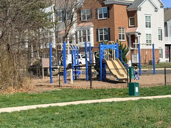 $685,000 | 25491 Amber Gate Terrace, Chantilly, VA 20152