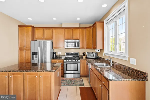 $685,000 | 25491 Amber Gate Terrace, Chantilly, VA 20152