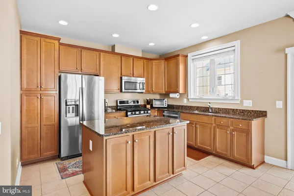 $685,000 | 25491 Amber Gate Terrace, Chantilly, VA 20152