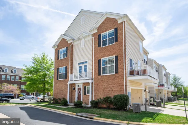 $685,000 | 25491 Amber Gate Terrace, Chantilly, VA 20152