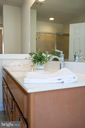 $685,000 | 25491 Amber Gate Terrace, Chantilly, VA 20152