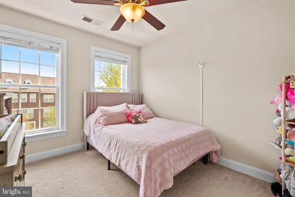 $685,000 | 25491 Amber Gate Terrace, Chantilly, VA 20152