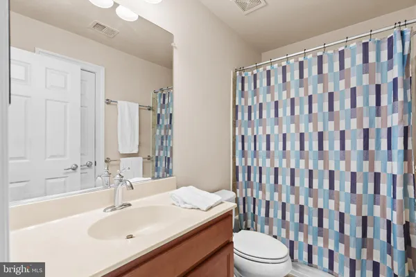 $685,000 | 25491 Amber Gate Terrace, Chantilly, VA 20152