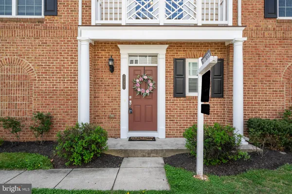 $685,000 | 25491 Amber Gate Terrace, Chantilly, VA 20152