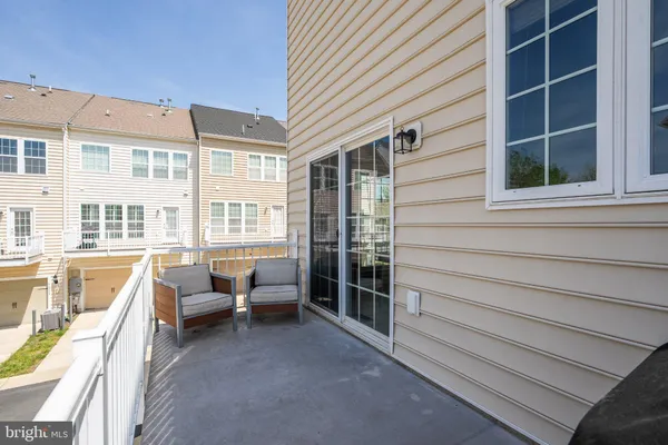 $685,000 | 25491 Amber Gate Terrace, Chantilly, VA 20152