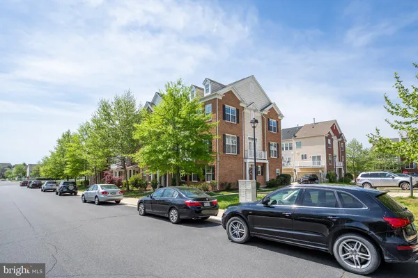 $685,000 | 25491 Amber Gate Terrace, Chantilly, VA 20152