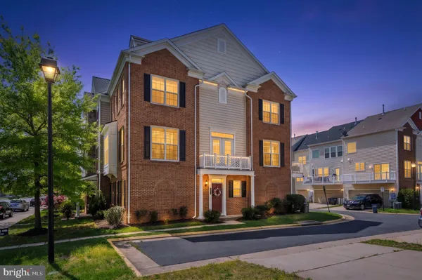 $685,000 | 25491 Amber Gate Terrace, Chantilly, VA 20152