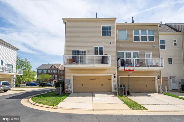 $685,000 | 25491 Amber Gate Terrace, Chantilly, VA 20152
