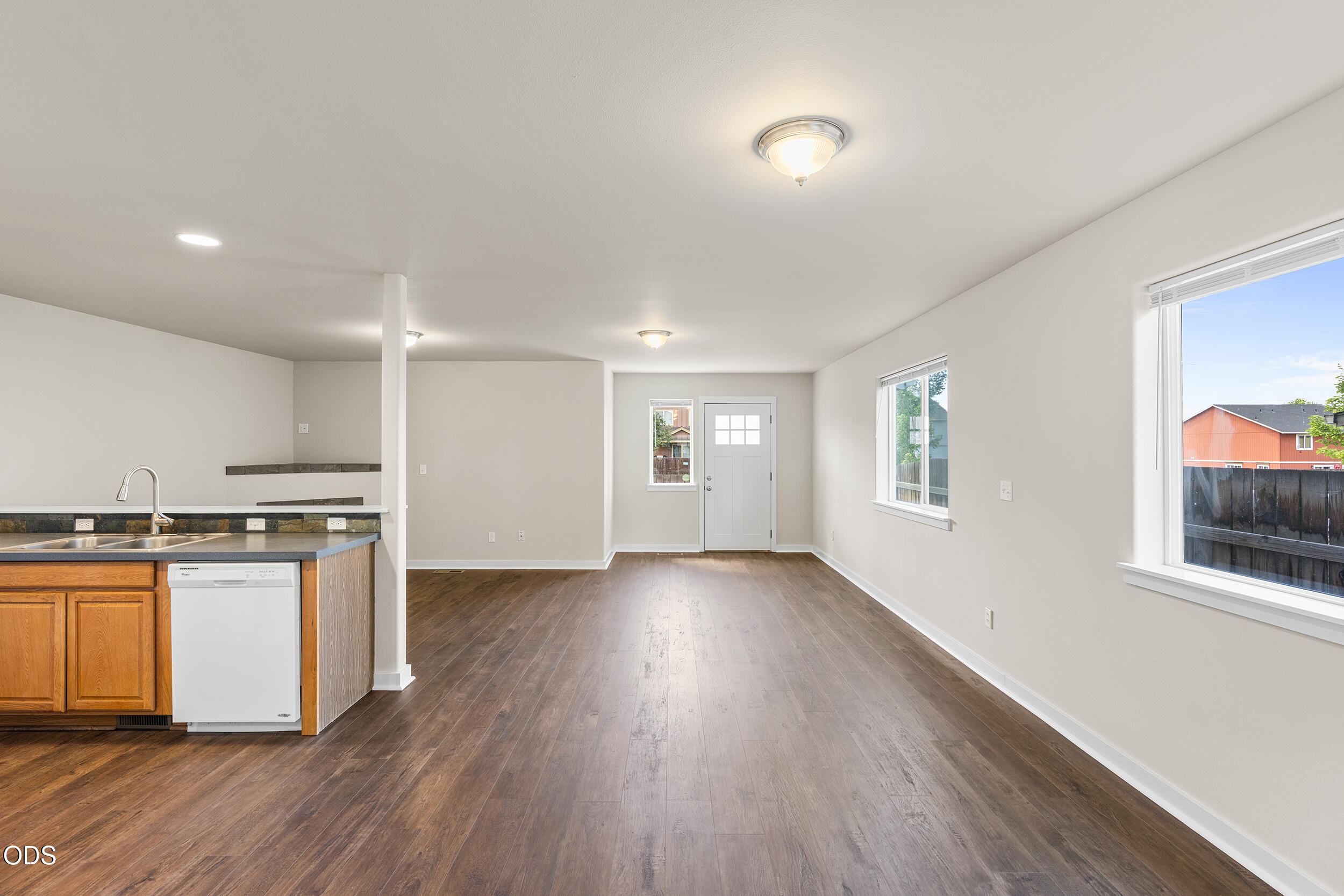 1214 Southwest 27th Street Redmond, OR 97756 - Photo 5 of 35