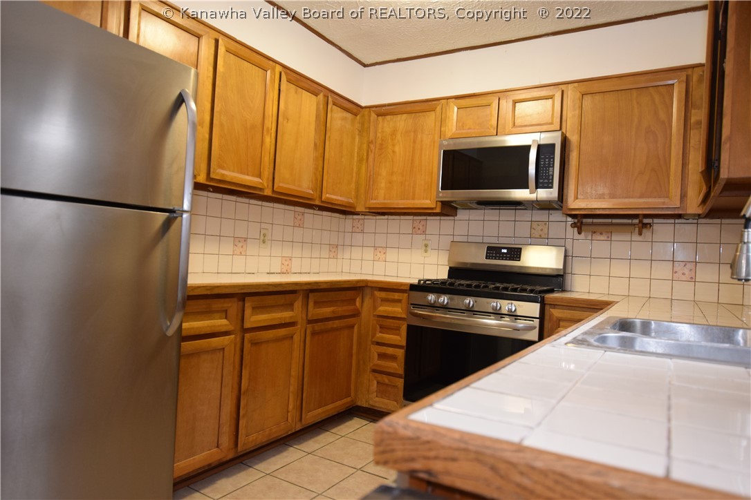 1245 Fields Creek Road Winifrede, WV 25214 - Photo 4 of 27 Gallery Image 4