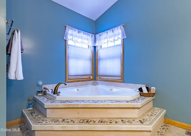 $575,000 | 42 Capitol Place, East Greenbush, NY 12144