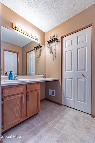 $575,000 | 42 Capitol Place, East Greenbush, NY 12144