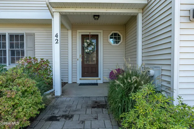 $575,000 | 42 Capitol Place, East Greenbush, NY 12144