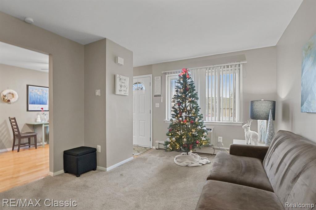 112 Ladd Road Walled Lake, MI 48390 - Photo 4 of 27