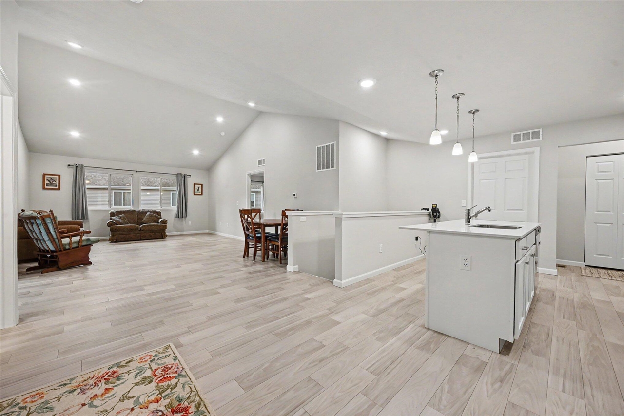 605 Bush Boulevard Three Rivers, MI 49093 - Photo 3 of 18