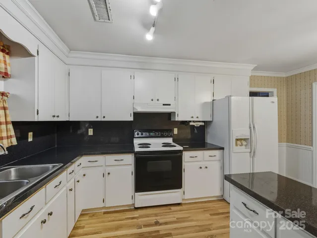 $520,000 | 3200 Allenwood Road, Charlotte, NC 28270