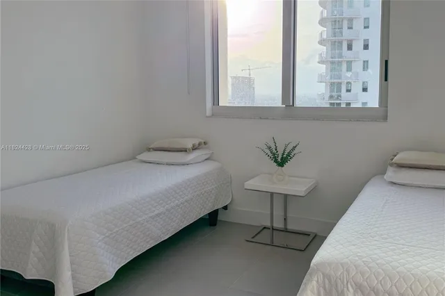 $3,000 | 1755 East Hallandale Beach Boulevard, Unit 1808E, Hallandale Beach, FL 33009