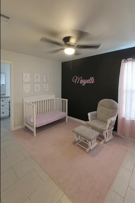 1610 Ridgeview Circle Granbury, TX 76048 - Photo 6 of 13 a view of livingroom with furniture